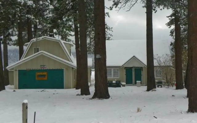 Lakeside Retreat 8