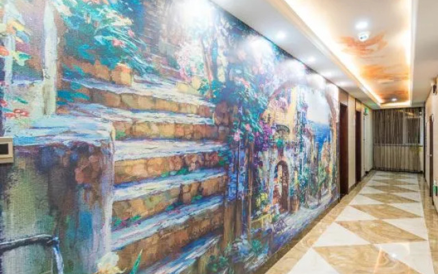 CLOUDS Hotel (Luoping Margaret)