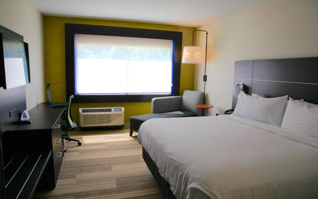 Holiday Inn Express & Suites Oswego by IHG