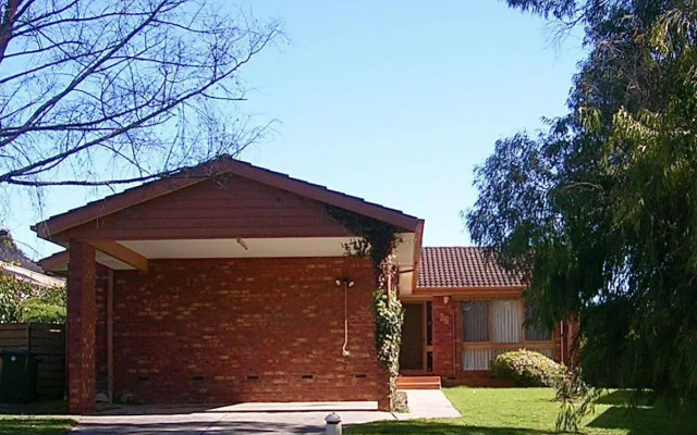 Australian Home Away @ East Doncaster Pine Hill