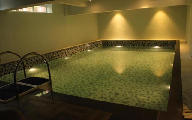 Hotel Mount Regency