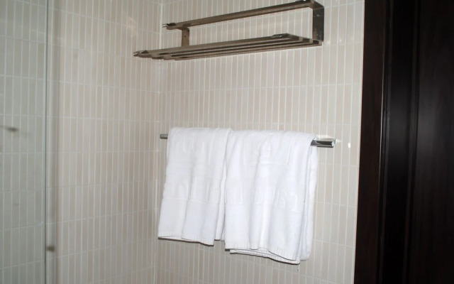 Grand Inn & Suites
