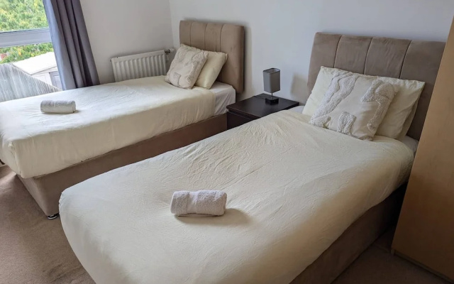 3-bed Elegant House Near Museums, Bullring & Parks