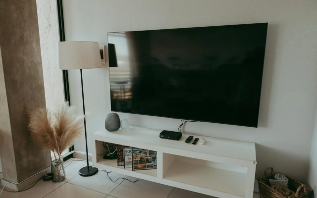 Modern 1-bedroom near Grove Mall and Lady Pohamba AirBnB
