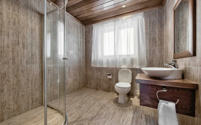 Villa Gardenia - 5 Bedroom Holiday Villa With Pool