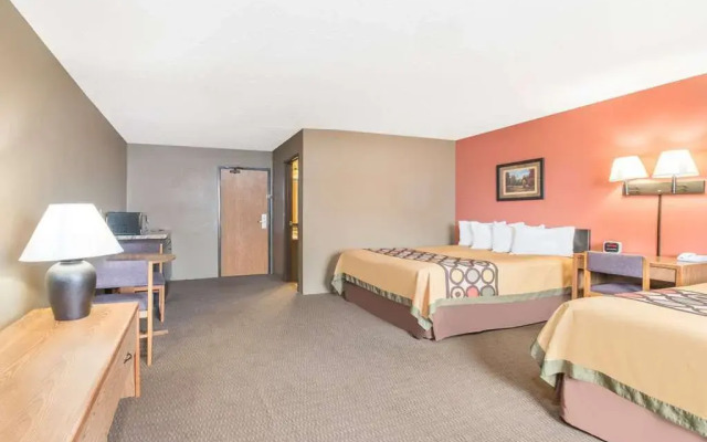 Super 8 by Wyndham Warroad