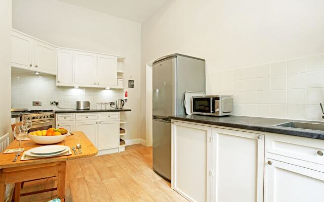 Flat B No 01 Clifton Terrace