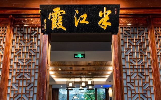 Qiansu Ban Jiang Xia Boutique Inn