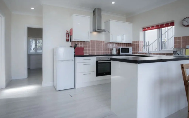 Sunbeam - 2 Bedroom Apartment - Pendine