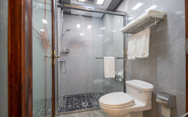 Floral Hotel·Huiyuan Residential Accommodation (Tianzhu Mountain Scenic Area Store)