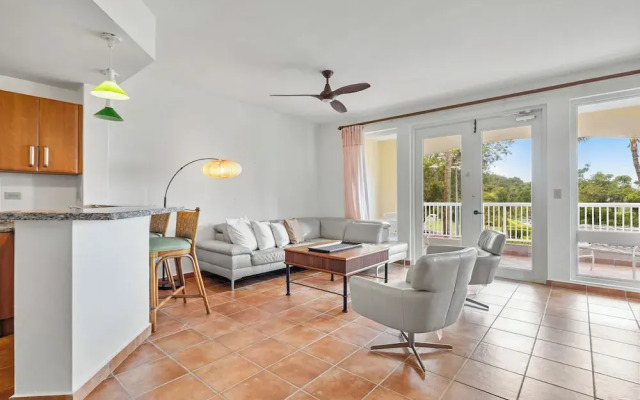 Golf Course Access Balcony Infinity Pool