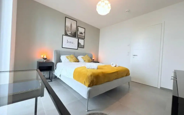 Beautiful 1 bedroom flat w terrace