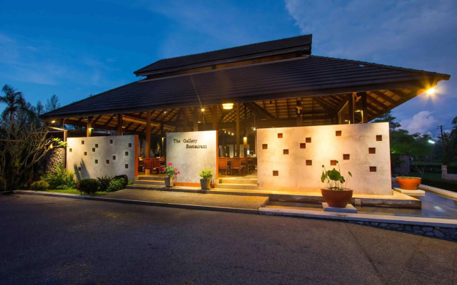 Palm Galleria Resort