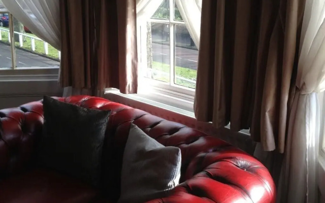 Sir William Fox Hotel