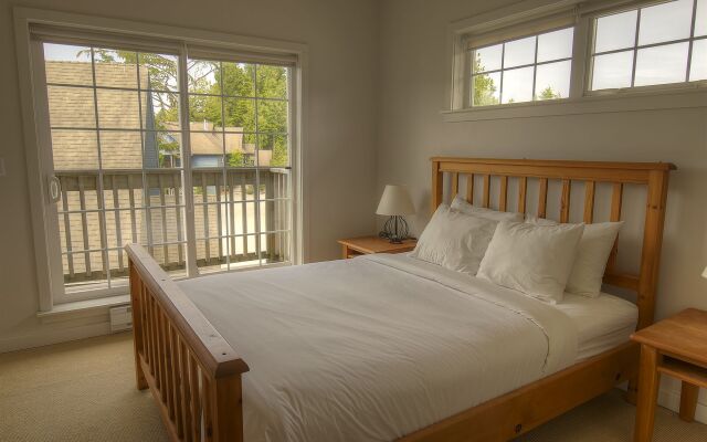 Waters Edge Shoreside Suites