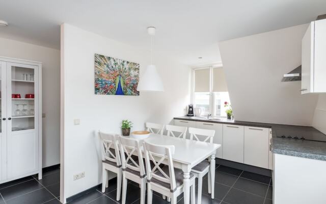 Lovely Holiday Home in Ouddorp Near Lake