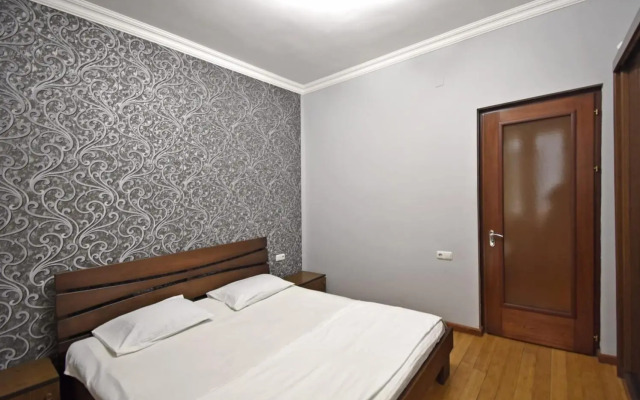 Byuzand7 new building in Republic Square