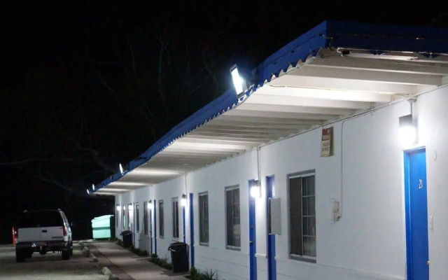 White Caps Motel