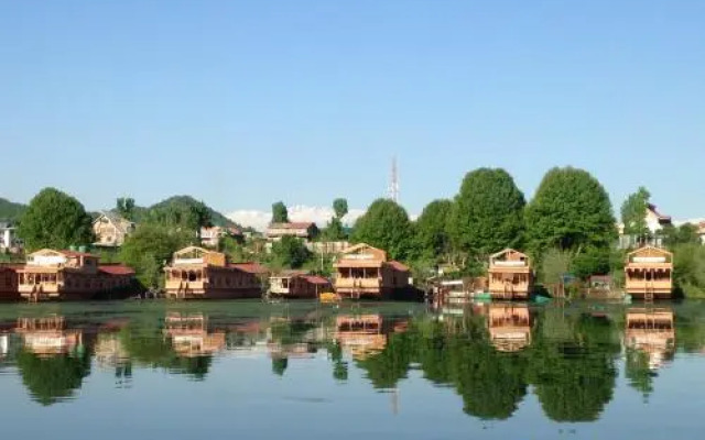 New Zenith Group of Houseboats