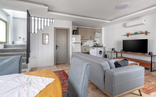Rustic House With View Balcony in Ayvalik