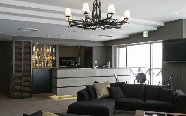 The Ridge Hotel & Apartments