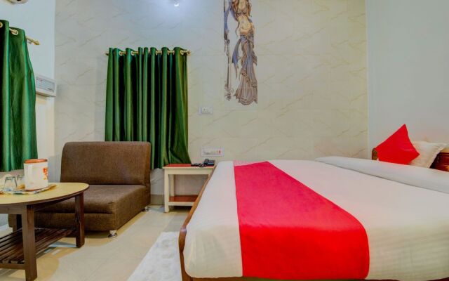 OYO 13490 Hotel Aniket