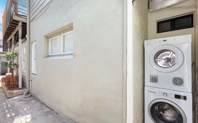 Ultimo 1 bed. furnished house w parking