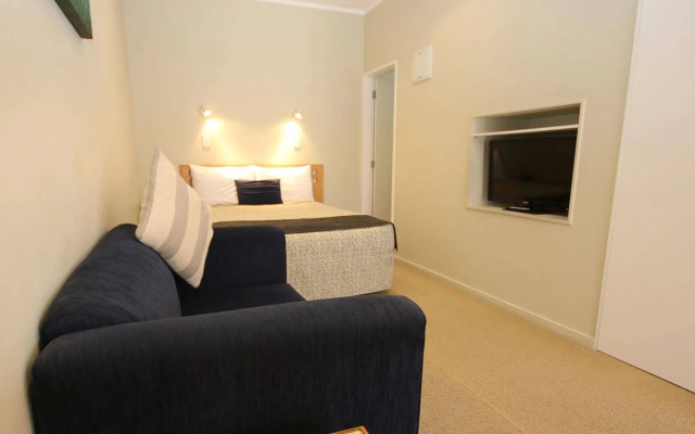 Spinnaker Motel