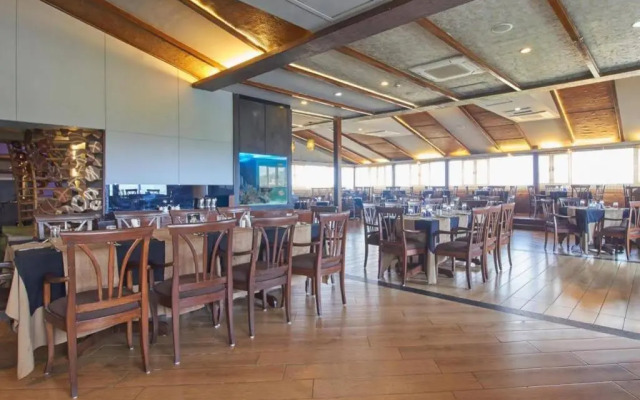 OYO Flagship 27068 The Sapphire Comfort Hotel