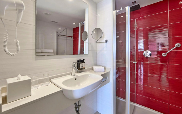 Universal Hotel Perla