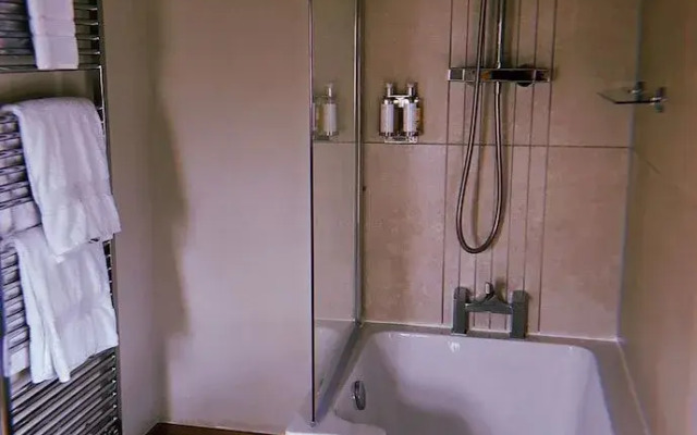 The Queens At Horton