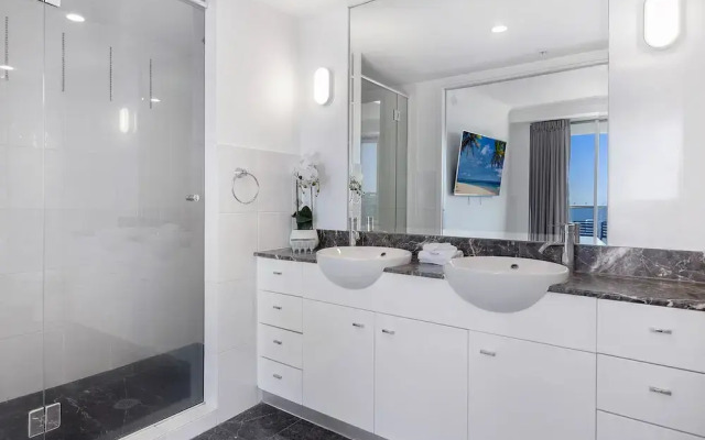 Chevron Renaissance - Wow Stay