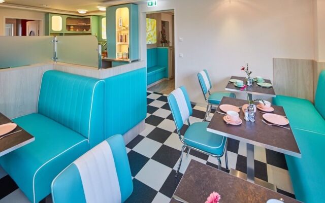 Bernstein 50'S Seaside Motel