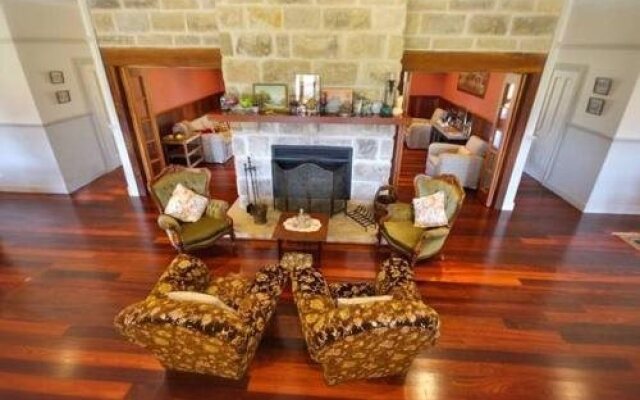 Hanging Tree Wines