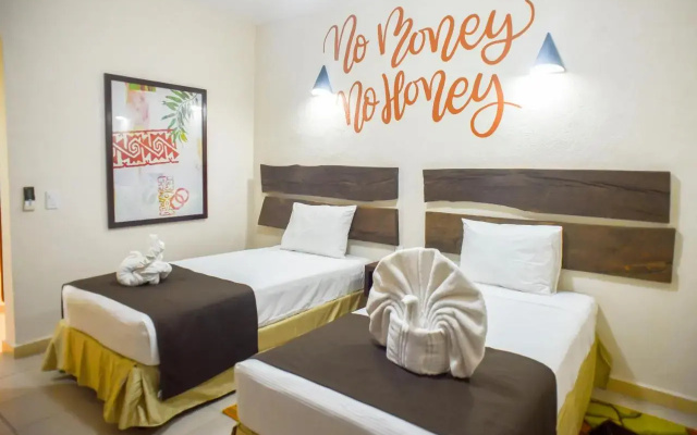 12 Bees Hotel