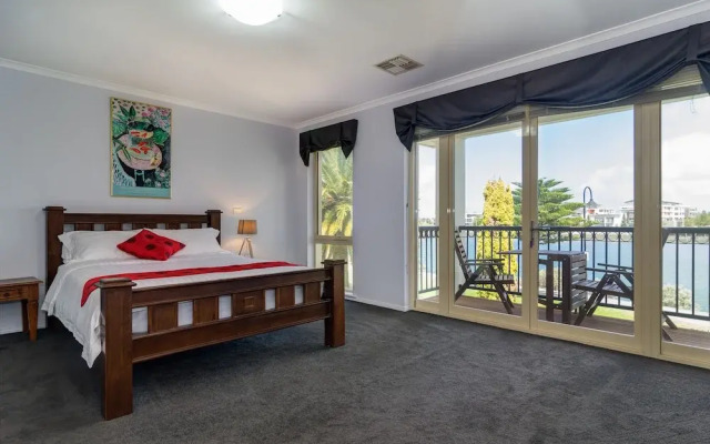 Port Adelaide Harbourside Home