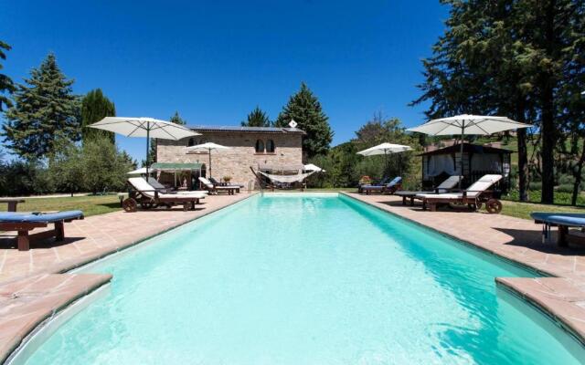 7 bedrooms villa with private pool enclosed garden and wifi at Loc Ramazzano Perugia