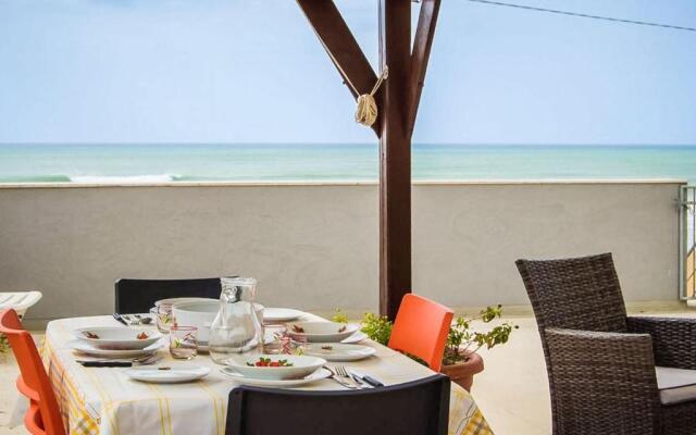 Arisa -Terrazza Privata 60 MQ sulla Spiaggia
