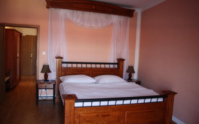 Hotel Lony