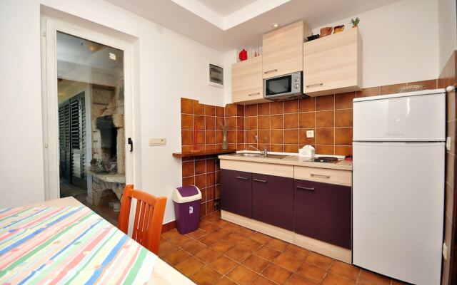 Pretty Apartment in Novalja with Garden near Zrče Beach