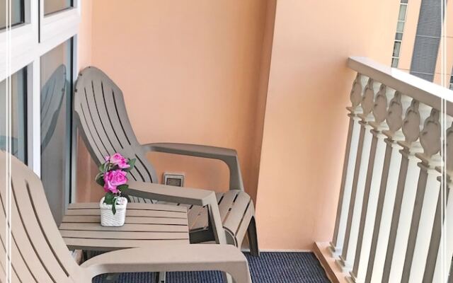 7th Floor Studio Suite W/ Balcony, Free-wifi&netflix next to Grand Canal Mall