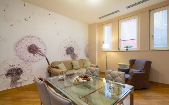 Elegant Flat at Municipio by Napoliapartments