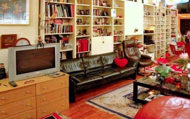 Xaviera Hollanders ''Happy House Bed & Breakfast''