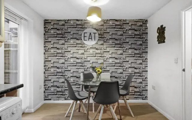 Tayberry Close Contractors & Leisure Apartment by Leecroft Stays