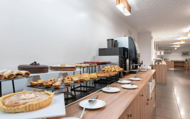 Eurostars Oasis Plaza Hotel