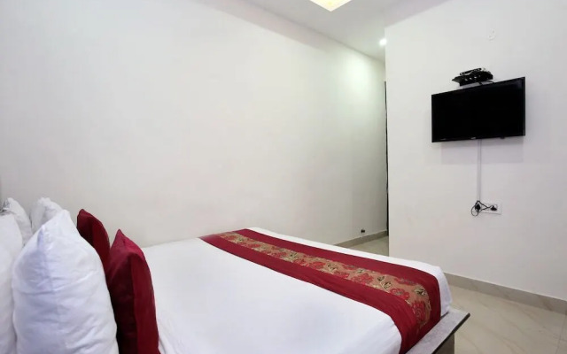 Hotel Crossroads by OYO Rooms