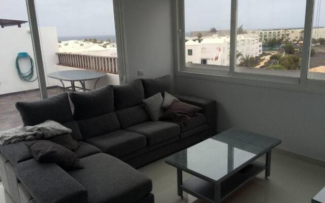 Lovely 3-Bedroom Penthouse With Seaview