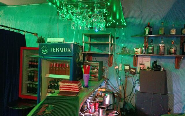Cocktail Hotel