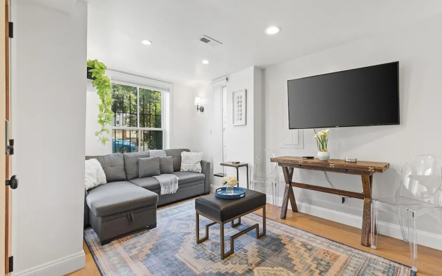 Sweet 2-br Retreat By Capitol Hill