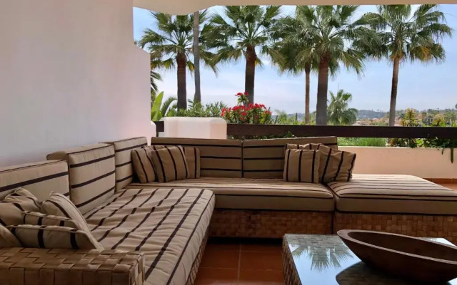 Spacious & sunny ground floor apartment close to Puerto Banus